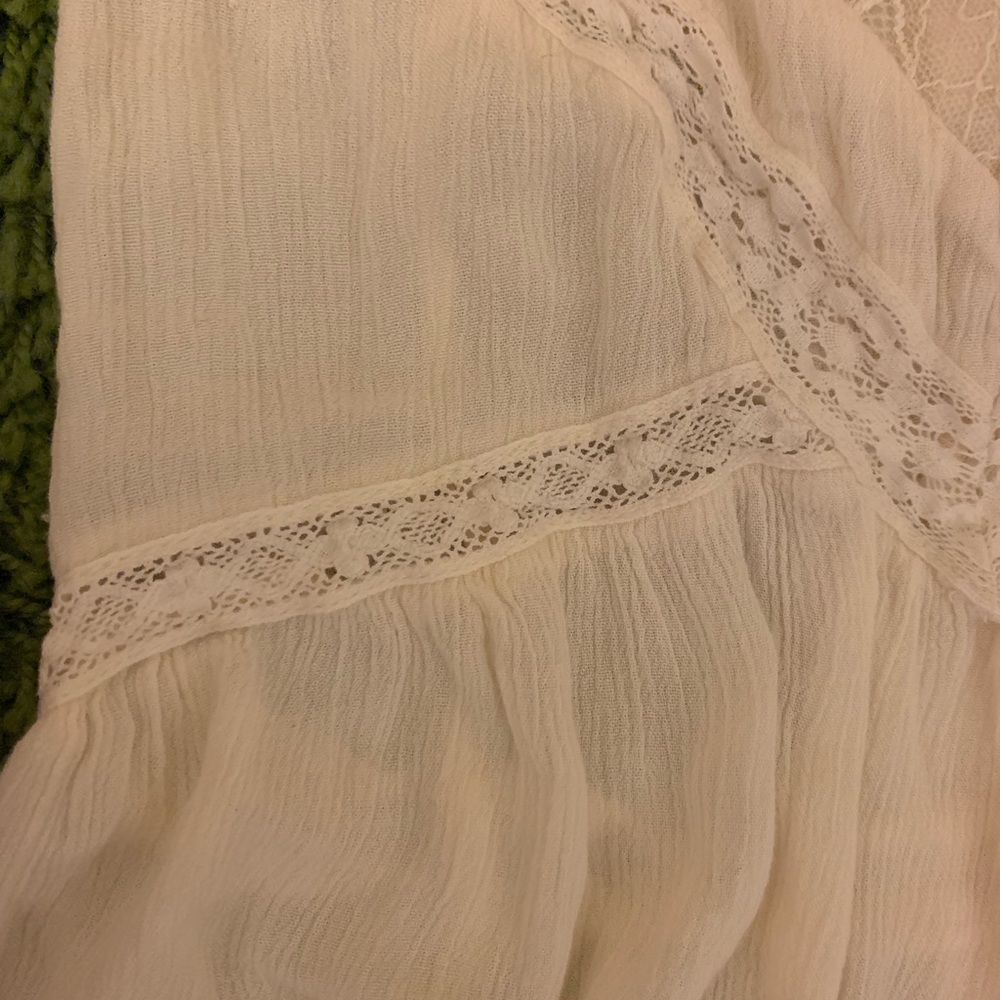 AEO beautiful lace top - Picture 3 of 5